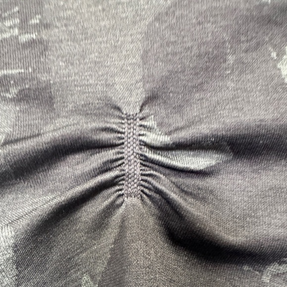 Gymshark Camo Seamless Long Sleeve Crop Top - Picture 6 of 10